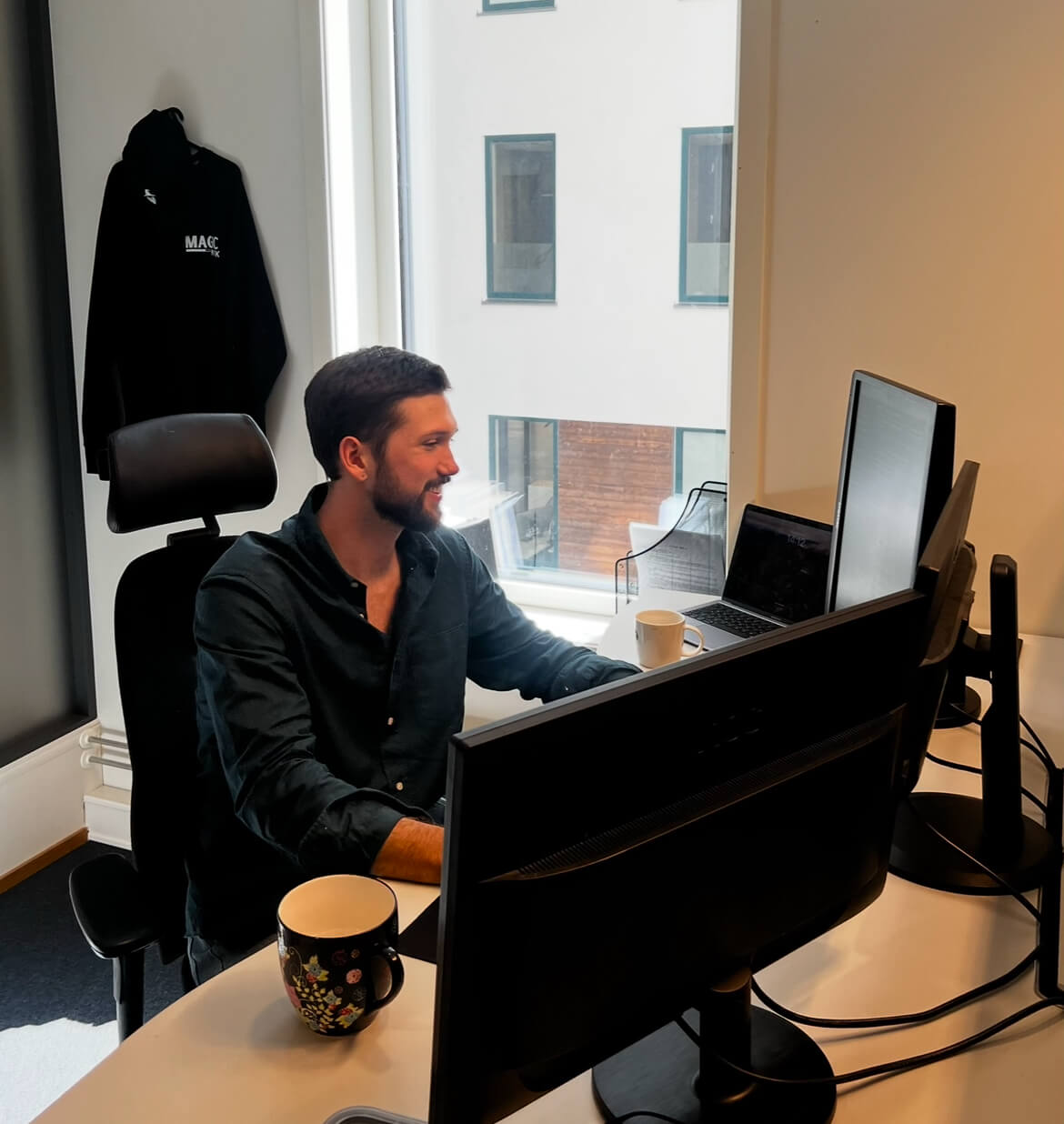 WebKI team arbeider med moderne teknologi